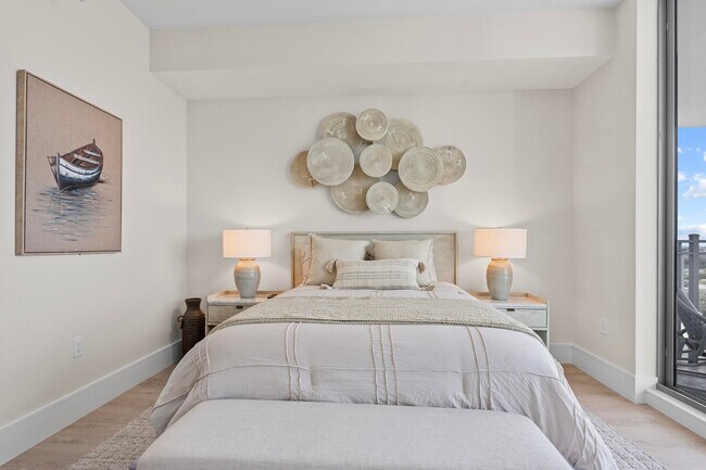 Building Photo - 220 Lake Shore Dr