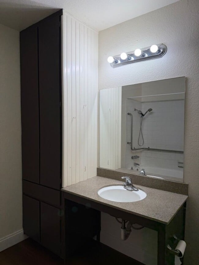 Building Photo - 77-79 West Clover St