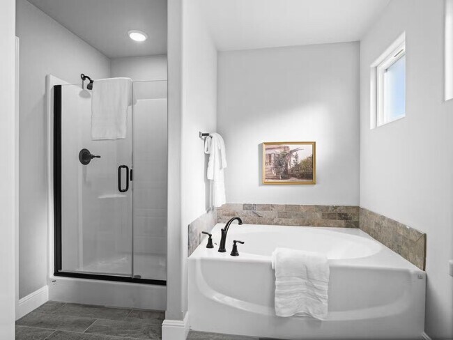 Building Photo - $1299 OFF RENT FOR THE FIRST 3 MONTHS!