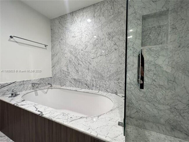 Building Photo - 1000 Brickell Plaza