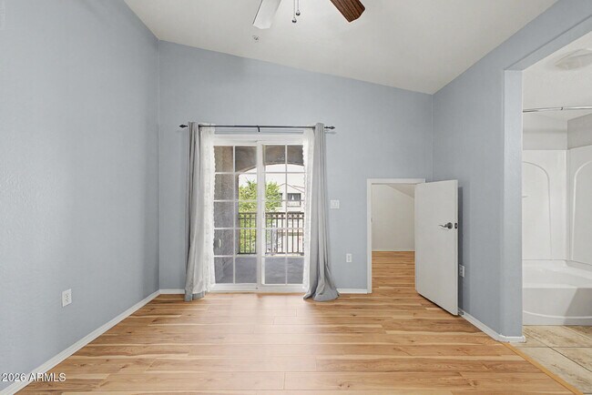 Building Photo - 2233 E Huntington Dr