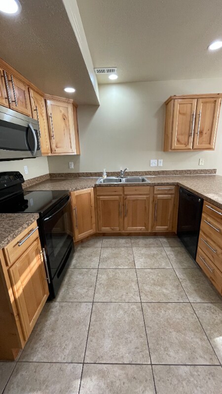 Building Photo - 411 W 2000 S