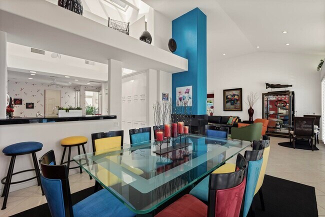 Building Photo - 75395 Riviera Dr