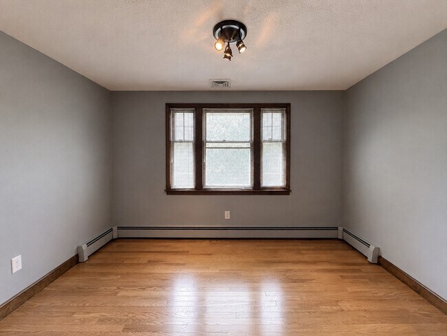 Building Photo - 61 Carlton Ln