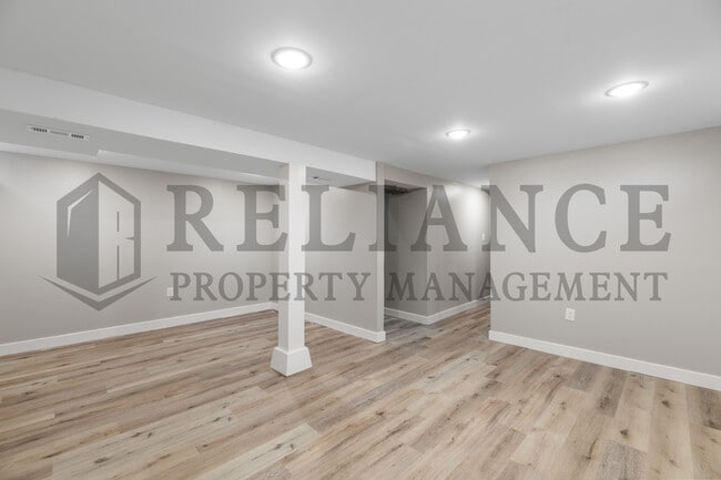 Building Photo - 2548 N Somerset Ave