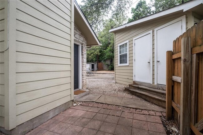 Building Photo - 1504 Allen Rd