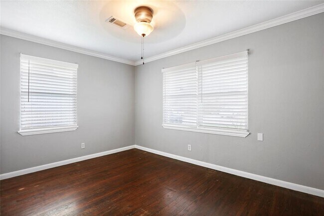 Building Photo - 2115 Linden Creek Ln