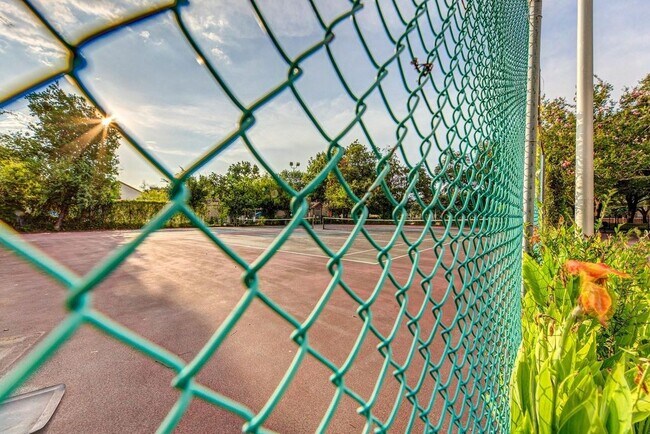 Building Photo - 10051 Westpark Dr