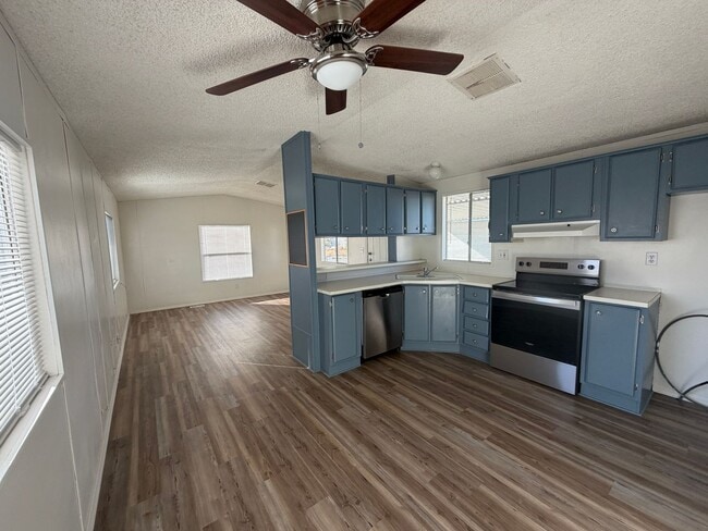 Building Photo - cute and cozy