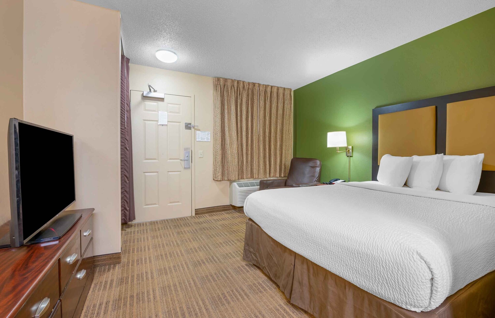 Building Photo - Furnished Studio-Jacksonville - Southside ...