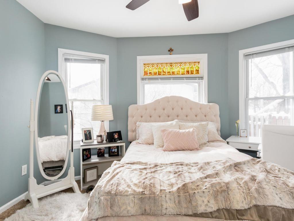 Building Photo - 726 Quincy St NE