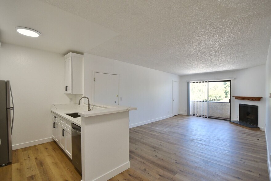 Building Photo - 5400 Morella Ave