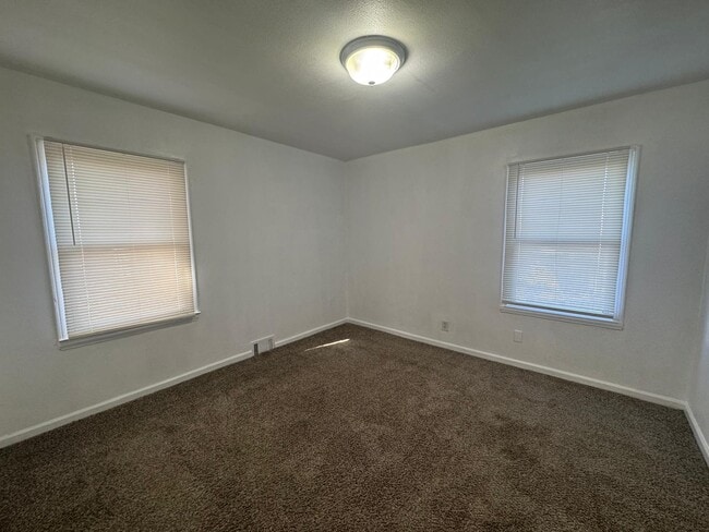 Building Photo - 19029 Plainview Ave