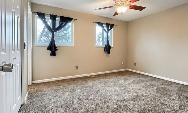 Building Photo - Charming & Spacious 5-Bedroom Home! Detach...
