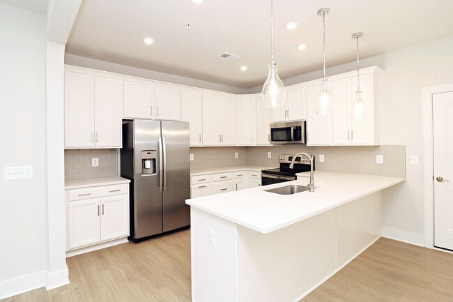 Building Photo - Pet-Friendly Brookhill Commons End-Unit Condo