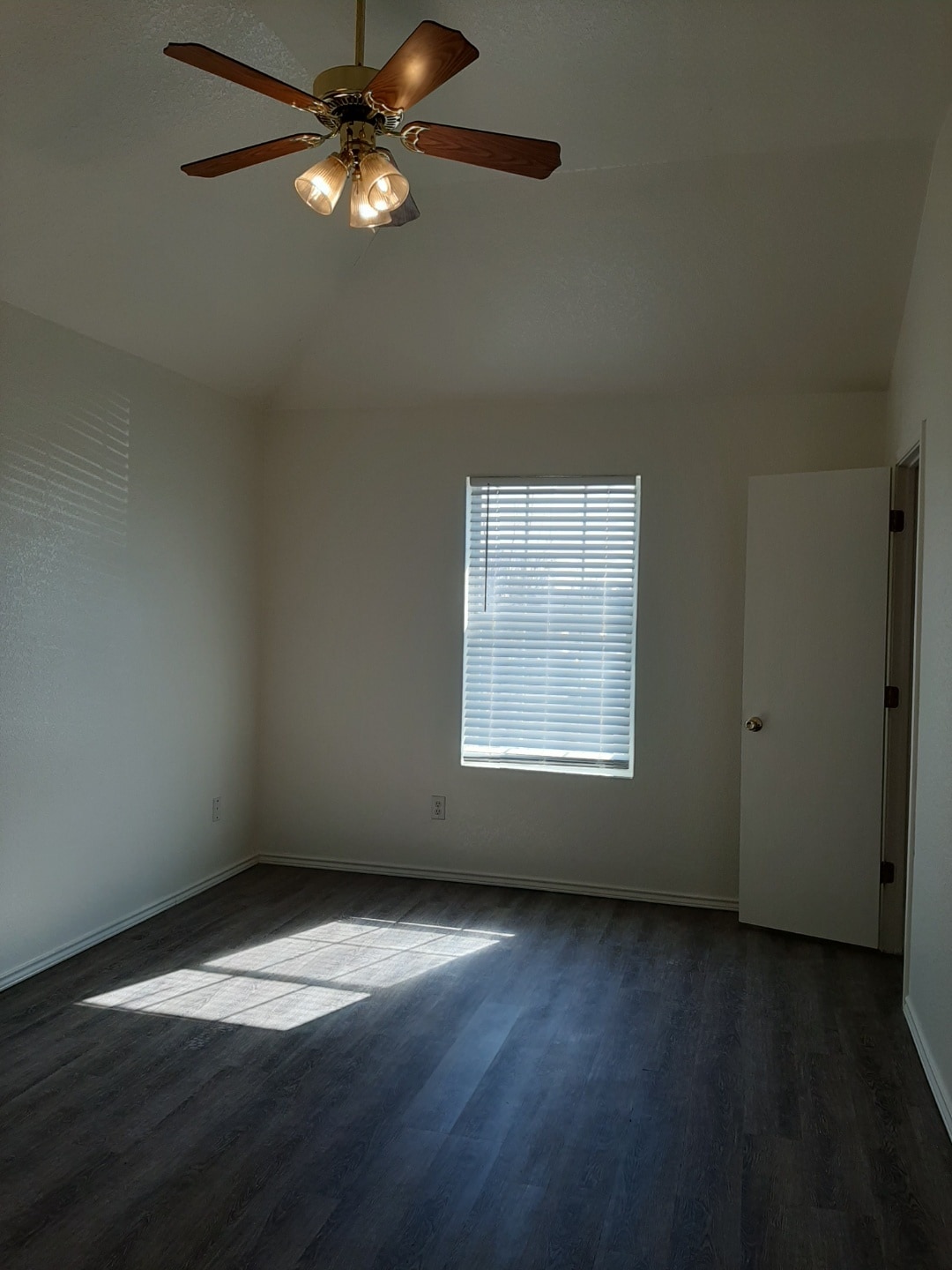 Building Photo - 4007 Madison Dr