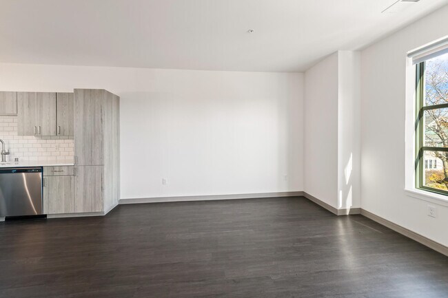 Building Photo - 2420 E Capitol Dr