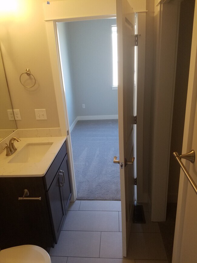 Building Photo - 3052 Golden Acres Dr