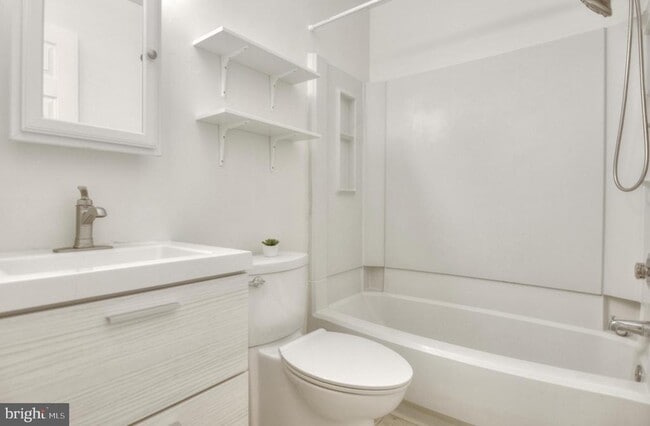 Building Photo - 3 Birdseye Ct