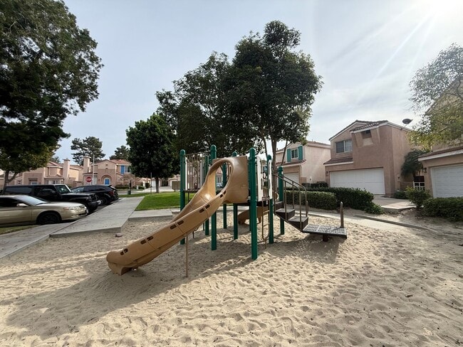 Building Photo - Spacious 3bd/3ba Located in Miramar Ranch North!