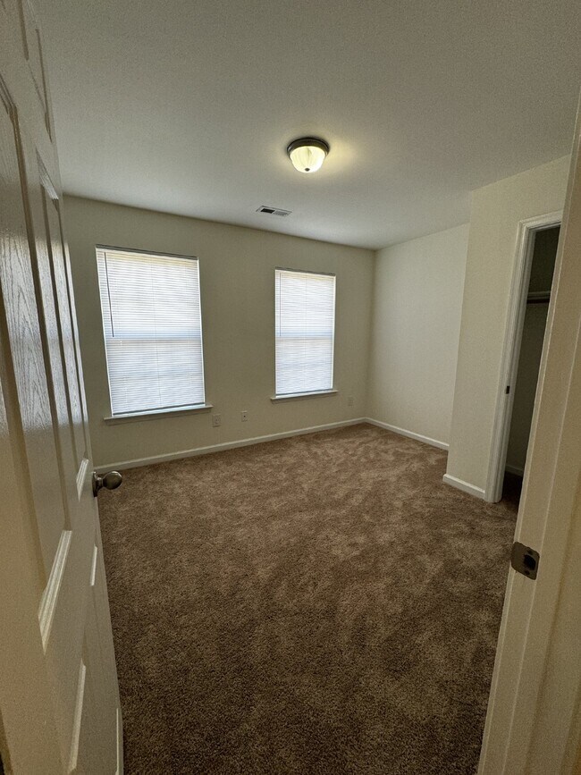 Building Photo - Charming 4 Bed, 2.5 Bath Home in Frederick...