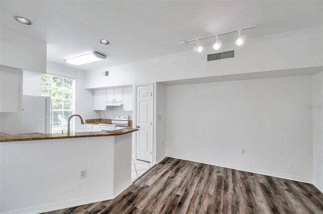 Building Photo - 9602 Lake Chase Island Way