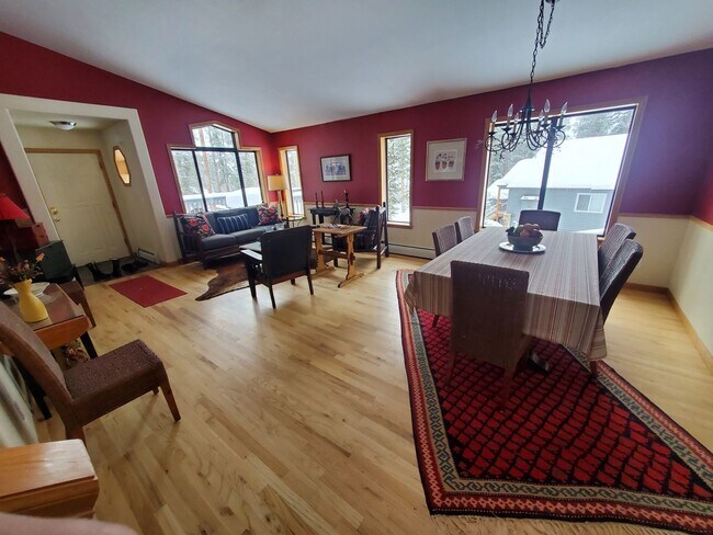 Building Photo - Extended Winter rental-Flexible lease term...