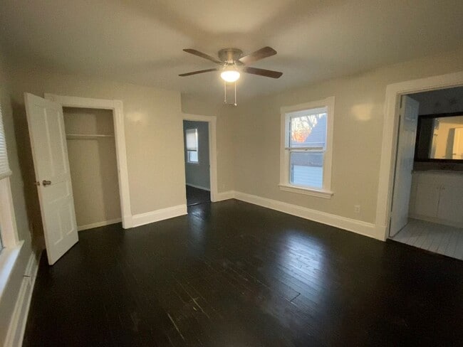 Building Photo - Beautifully updated and Spacious!  2 Bed House in Madisonville with walk through!!
