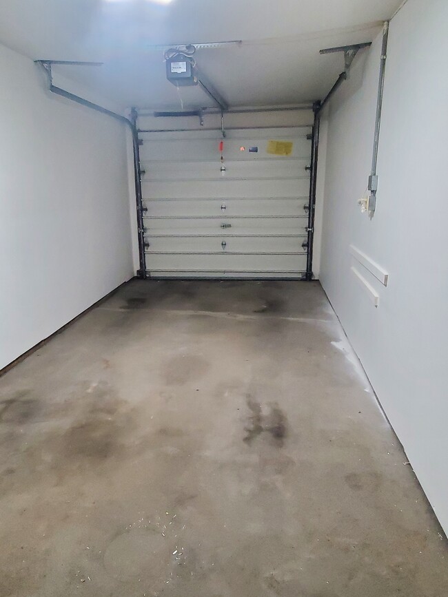 Single Car Garage - opener - 1323 W 19th St