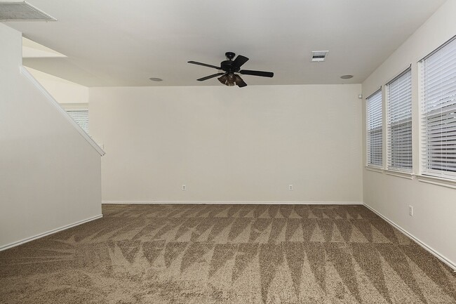 Building Photo - 102 Blue Creek Pl