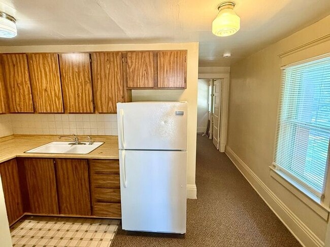 Building Photo - Best Kept Secret! Great Price On This Wond...