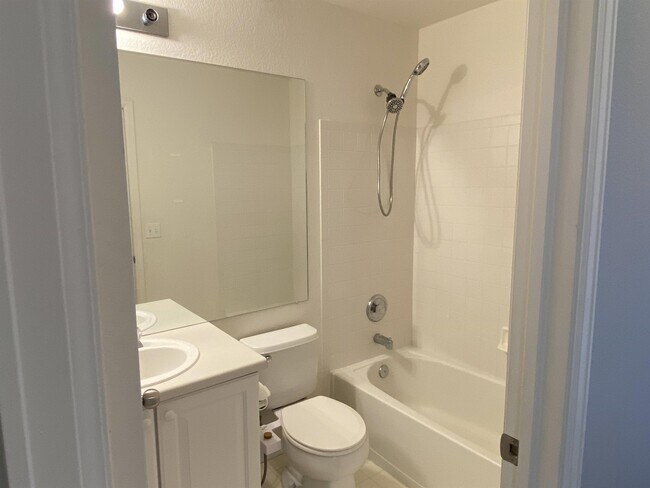 Building Photo - 11960 Meadowood Ln