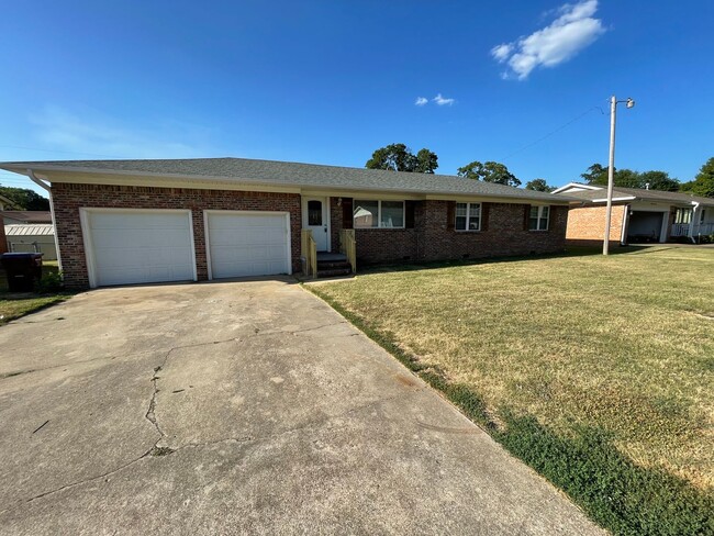 Primary Photo - Gorgeous 3 Bedroom 2 Bathroom Home in Fort...