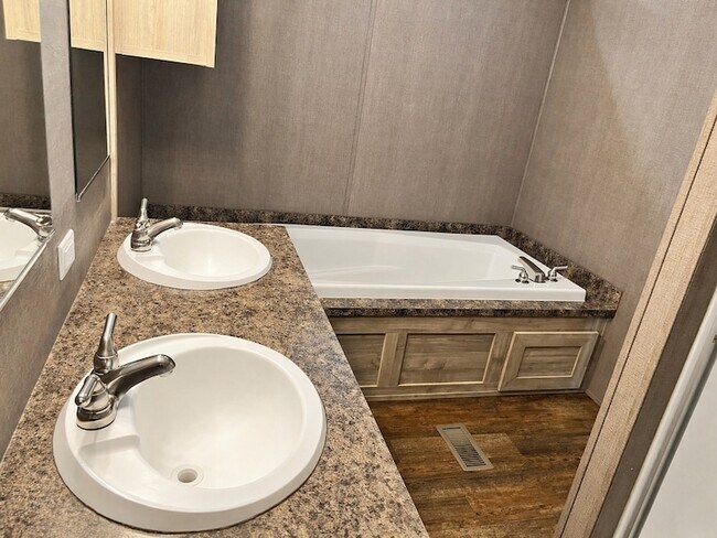 Building Photo - 12988 Gustavo Dr