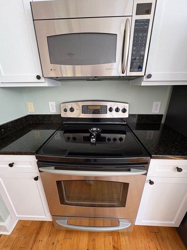 Building Photo - 1 Bedroom 1 Bath Condo Downtown Greenville...