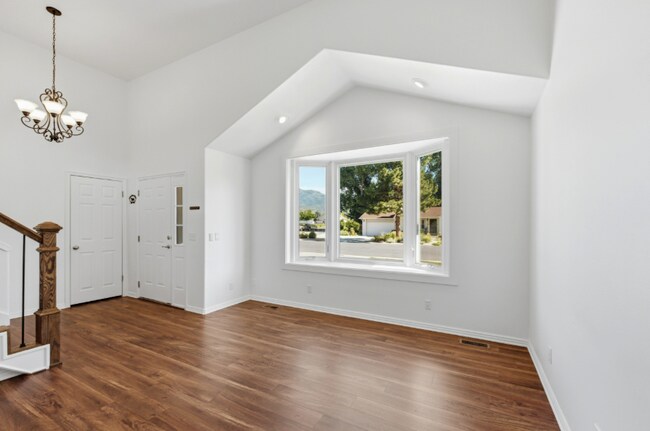 Building Photo - 12 E 500 S