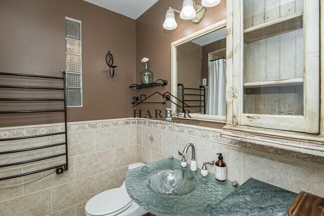 Building Photo - Your NW Sanctuary: 4-BR Single Family Home