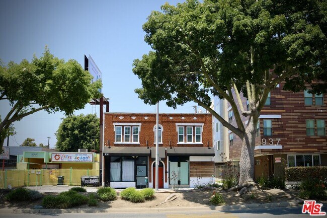 Building Photo - 933 N Fairfax Ave