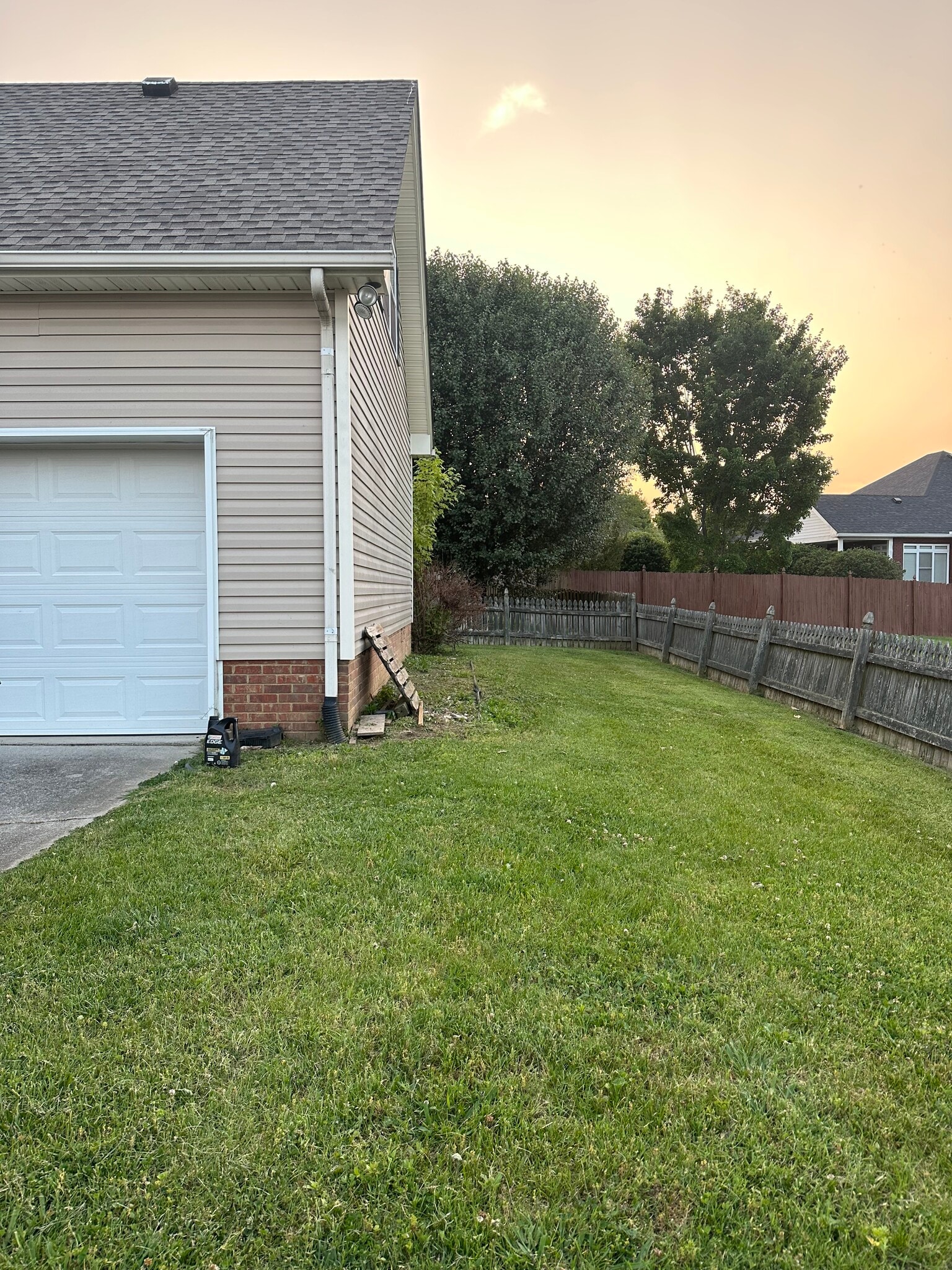 Building Photo - 125 Foxrun