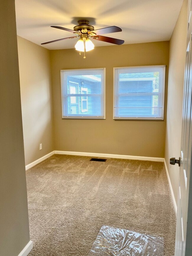 Building Photo - Move In Ready! Beautiful 3B 1b home in Lindenwood Park FIRST MONTH FREE