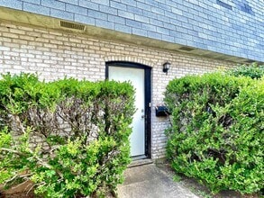 Building Photo - One Bedroom unit in Fourplex with Yard for...