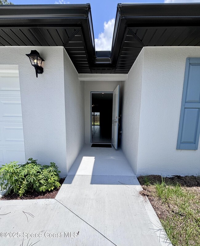 Building Photo - 3243 Hainsworth Ave SE