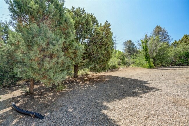 Building Photo - Freshly painted, 3 Bedroom, 2 Bath Home in...