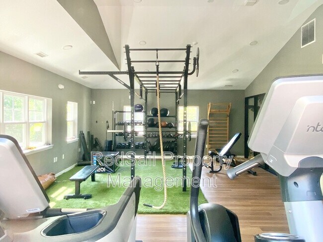 Building Photo - 208 Fishers Ct
