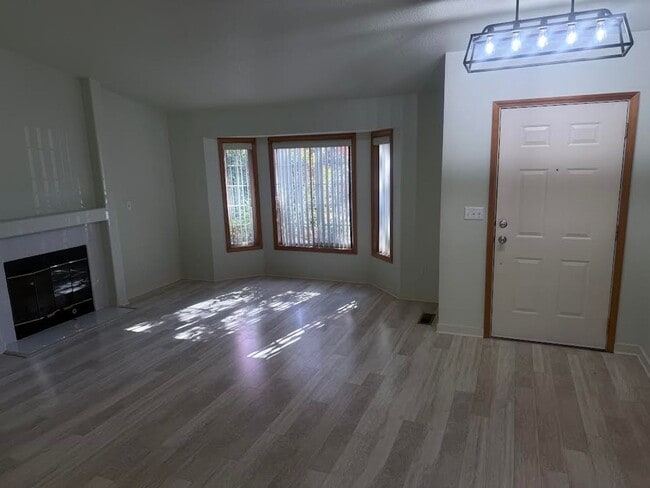 Building Photo - Updated Single Level Home in Highly Sought Sexton Mountain Neighborhood