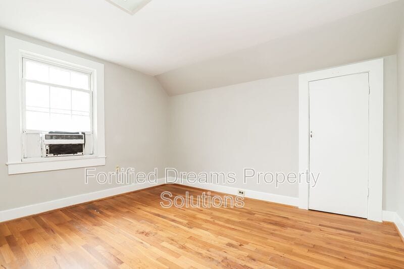 Building Photo - 1252 Brookwood Dr