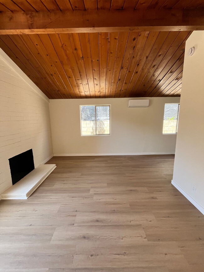 Building Photo - $1,775 - 1 Bed 1 Bath Fully Renovated Apartment within a Gated Complex in City Heights