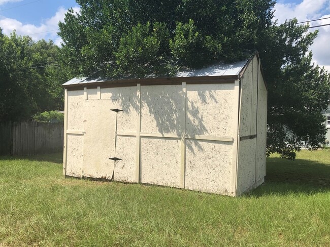 Building Photo - 2 Bed 1 Bath Home | Pet Friendly | Washer ...