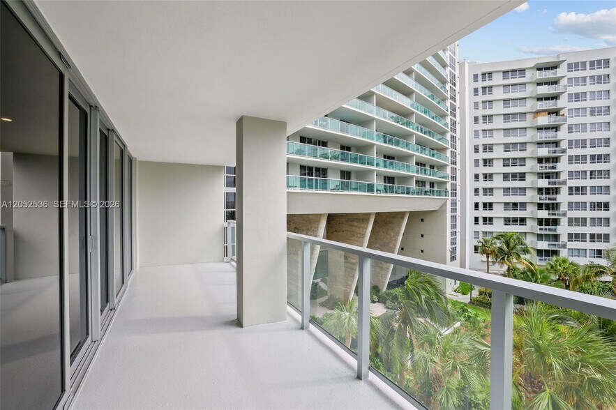 Building Photo - 1500 Bay Dr