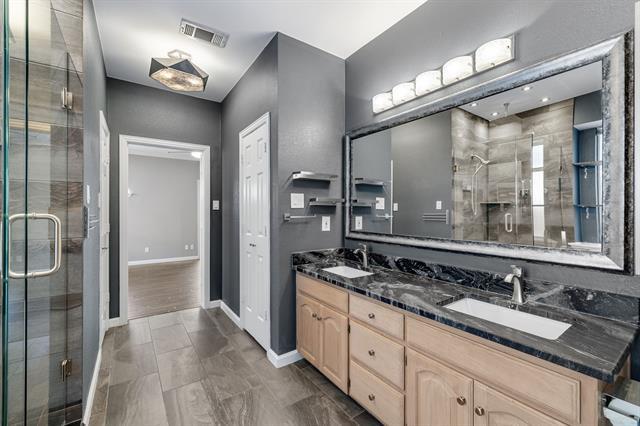 Building Photo - 1109 San Saba Dr